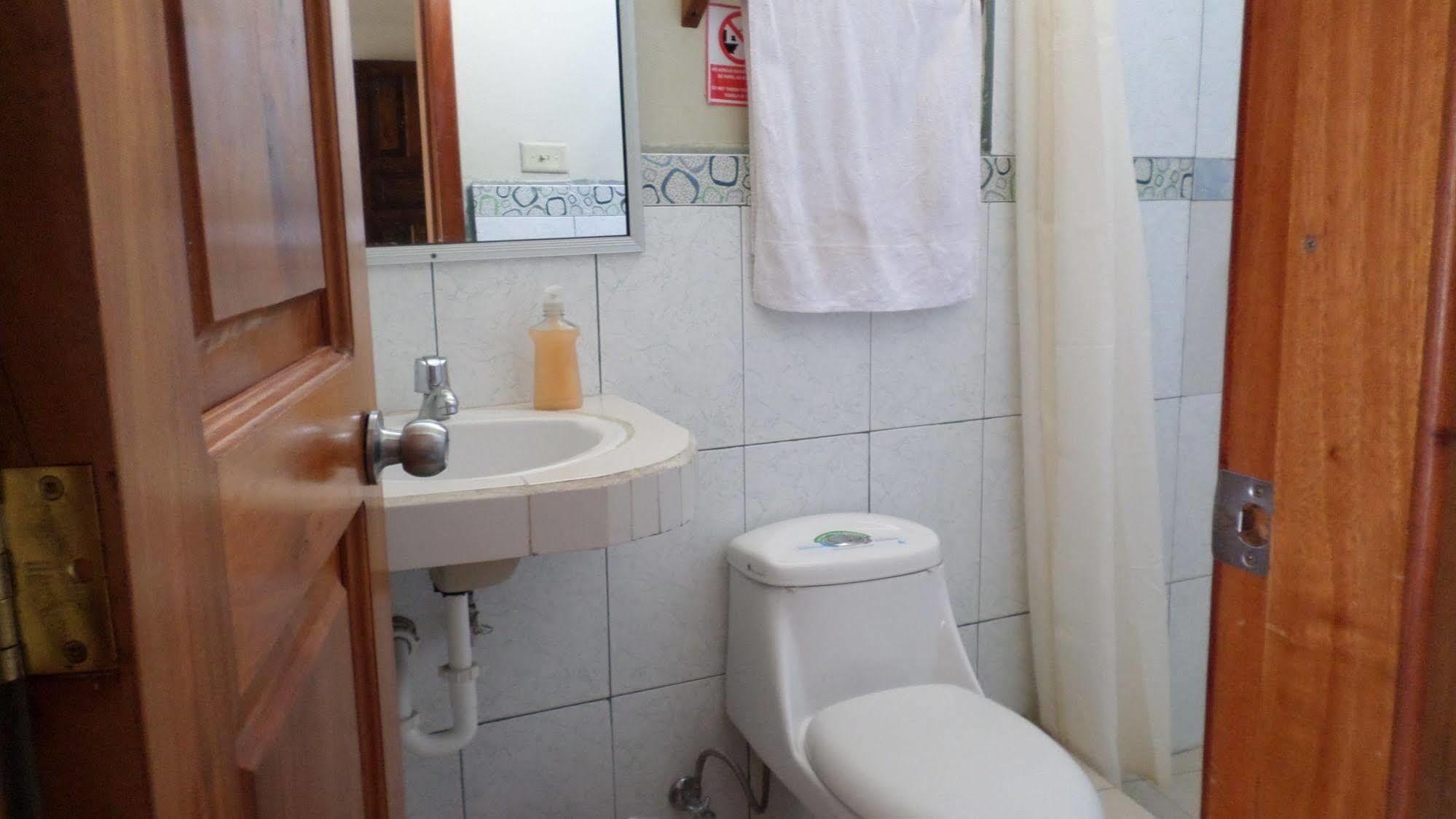 Hostal Miconia Puerto Ayora  Esterno foto