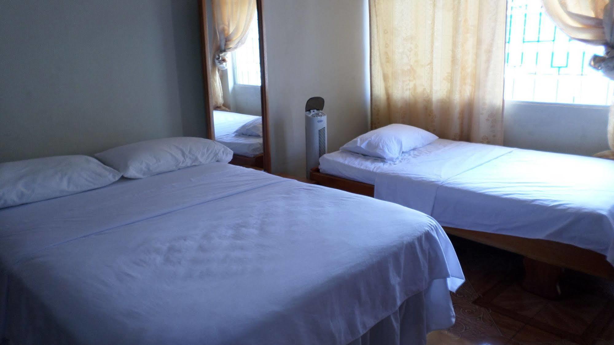 Hostal Miconia Puerto Ayora  Esterno foto